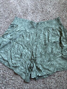 Light Olive Green Tropical Print Women’s Shorts